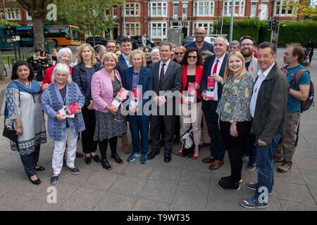 Cardiff, Wales, UK, May 20th 2019. Labour MP Keir Starmer (centre) pictured with supporters, MEP candidates and fellow MPs Christina Rees MP (his righ Stock Photo