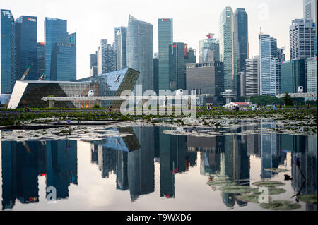 10.05.2019, Singapore, Republic of Singapore, Asia - A view of the city skyline of the central business district in Marina Bay. Stock Photo