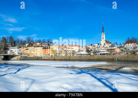 Town view of bath Tölz with the Isar and town parish church the Assumption Day in winter, bath Tölz, Upper Bavaria, Bavarians, Germany, Europe, Stadta Stock Photo