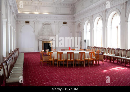 YALTA, CRIMEA - JUN, 2012: The interior of the conference room in Livadia Palace, Crimea, where in 1945 Stalin, Churchill and Roosevelt met during the Stock Photo