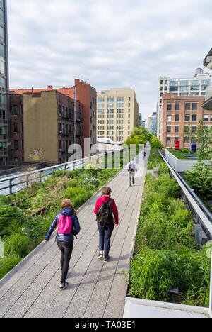 The high line, urban park redeveloped from an abandoned elevated rail line in Chelsea, Manhattan New york city, NY / USA Stock Photo