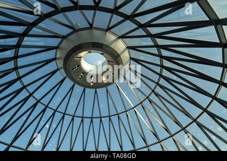 Views of the roof of the Gherkin building in London. Photo date: Tuesday, May 21, 2019. Photo: Roger Garfield/Alamy Stock Photo