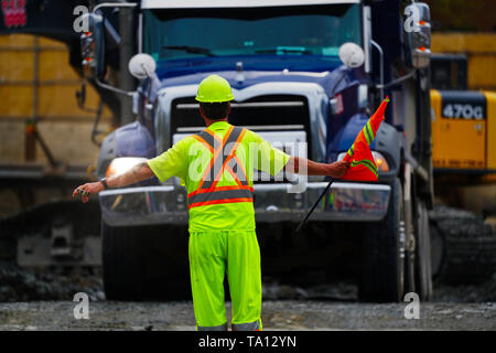 Montreal, Canada,May 17, 2019.Construction flagman directing traffic on site.in Montreal,Quebec,Canada.Credit:Mario Beauregard/17�Թ����� Live News Stock Photo