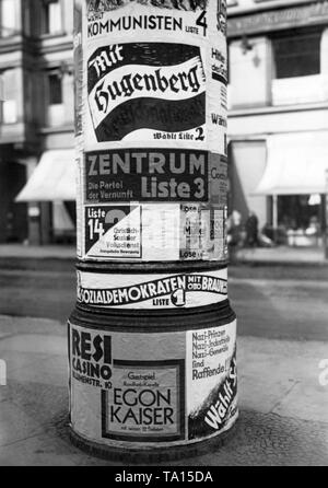 On the advertising column there are the following election posters: Communists on List 4, the German National People's Party (DNVP), the Centre Party with the slogan 'The Party of Reason' on List 3, The Christian Social Service on List 14, the Social Democrats with Otto Braun, List 1. Stock Photo