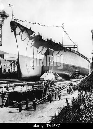 The picture shows the celebrations on the occasion of the launching of the 'Tirpitz', a battleship of the 'Bismarck class' of the Kriegsmarine. Soldiers, party members, civilians and workers have all appeared at the ceremony, which was also attended by Adolf Hitler. Stock Photo