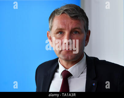 Erfurt, Germany. 21st May, 2019. Björn Höcke, party and faction leader of the AfD in Thuringia, speaks during a press conference to present a position paper of his faction. AfD has been a member of the Thuringian Parliament since 2014. Credit: Martin Schutt/dpa-Zentralbild/dpa/Alamy Live News Stock Photo