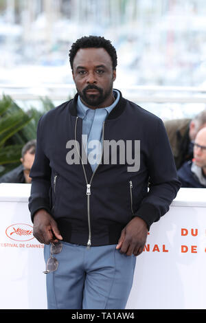 Cannes, France. 21st May, 2019. Actor Ariyon Bakare poses during a photocall for the film 'Frankie' at the 72nd Cannes Film Festival in Cannes, France, May 21, 2019. U.S. director Ira Sachs' film 'Frankie' will compete for the Palme d'Or at the 72nd Cannes Film Festival. Credit: Zhang Cheng/Xinhua/Alamy Live News Stock Photo