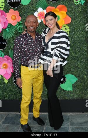 Los Angeles, CA, USA. 20th May, 2019. Montel Williams, Ali Landry at arrivals for Lifetime's Summer Luau, W Los Angeles Wet Deck, Los Angeles, CA May 20, 2019. Credit: Priscilla Grant/Everett Collection/Alamy Live News Stock Photo