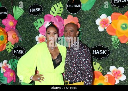 Los Angeles, CA, USA. 20th May, 2019. Vivica A Fox, Montel Williams at arrivals for Lifetime's Summer Luau, W Los Angeles Wet Deck, Los Angeles, CA May 20, 2019. Credit: Priscilla Grant/Everett Collection/Alamy Live News Stock Photo