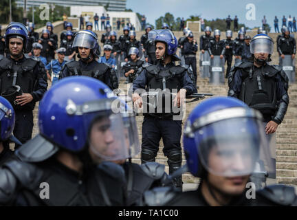 Algiers, Algeria. 21st May, 2019. Members of the Algerian riot police stand guard during an anti-government demonstration. Algeria's military chief of staff on Monday rejected calls to postpone the country's presidential elections, slated for 04 July to elect a successor to ousted president Abdelaziz Bouteflika. Credit: Farouk Batiche/dpa/Alamy Live News Stock Photo
