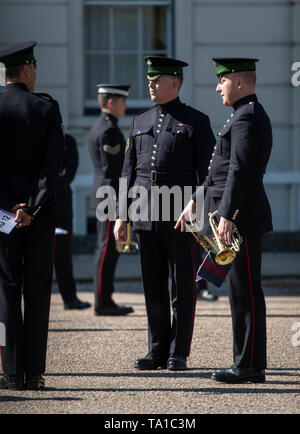 Wellington Barracks, London, UK. 21st May 2019. Members of the Guards Bands practice drill routines on the parade ground at Wellington Barracks on a sunny day in preparation for Trooping the Colour which takes place on 8th June 2019. Credit: Malcolm Park/Alamy Live News. Stock Photo