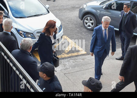 Buenos Aires, Buenos Aires, Argentina. 21st May, 2019. Senator, Former President and current Vice-president precandidate CRISTINA FERNANDEZ arrives at Comodoro Py Federal Courts for the start of the trial in which she is prosecuted over alleged corruption and illegal diversion of funds in the execution of public works. Credit: Patricio Murphy/ZUMA Wire/Alamy Live News Stock Photo