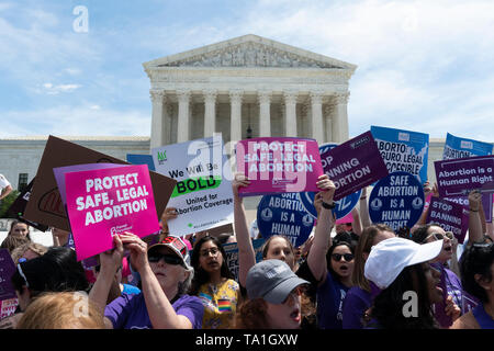 Protestors joined several democratic lawmakers outside of the Supreme Court in Washington, DC, U.S. on May 21, 2019, to show their opposition to the recent abortion ban implemented by several states. Photo Credit: Stefani Reynolds/CNP | usage worldwide Stock Photo