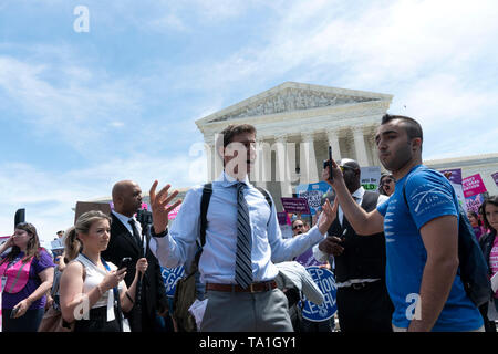 A pro-life advocate yells at protestors, who joined several democratic lawmakers outside of the Supreme Court in Washington, DC, U.S. on May 21, 2019 to show their opposition to the recent abortion ban implemented by several states. Photo Credit: Stefani Reynolds/CNP | usage worldwide Stock Photo
