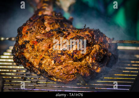 Tambov, Tambov region, Russia. 21st May, 2019. Cooking meat on the grill Credit: Demian Stringer/ZUMA Wire/Alamy Live News Stock Photo