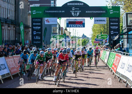 Birkenhead, Merseyside, UK. 21st May, 2019. OVO Energy Tour Series Cycling; The start of the womens race Credit: Action Plus Sports/Alamy Live News Stock Photo
