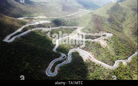 Beijing, China. 21st May, 2019. Aerial photo taken on May 21, 2019 shows part of the State Highway 212 at the boundary of Zhangxian County and Weiyuan County of Dingxi City, northwest China's Gansu Province. Credit: Chen Bin/Xinhua/Alamy Live News Stock Photo