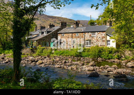 Beddgelert Gwnedd Wales May 13, 2019 Attractive stone buildings beside the river Glaslyn, in Beddgelert, in the Snowdonia National Park Stock Photo
