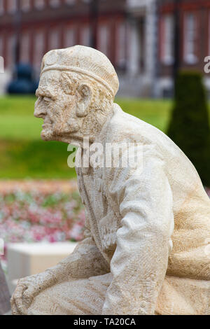 Statue of Bill Pendell MM, who died in December 2018, a few months after being interviewed by John Everiss in preparation for the installation Stock Photo