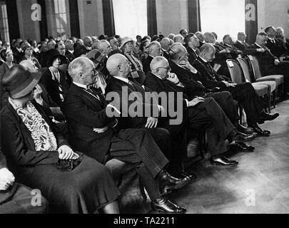 The 20th Annual Meeting of the Kaiser Wilhelm Society for the Advancement of Science took place at the Harnack House in Berlin-Dahlem on June 1, 1931. From left: Gustav Krupp von Bohlen und Halbach, German industrialist and Vice-President of the Kaiser Wilhelm Society, Carl Duisberg, German chemist and chairman of the supervisory board of IG Farben, Friedrich Schmidt-Ott, former Prussian Minister of Education and Vice-President of the Kaiser Wilhelm Society, Professor Becker, former State Minister and Vice-President of the Kaiser Wilhelm Society and Max Planck, since 1930 President of the Stock Photo