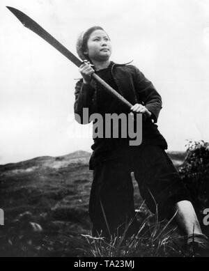 Miss Tam Tai-Mem, a Chinese soldier in the district Chungshan / Chung Shan in the South of China close to Macao. The traditional armed Chinese troops defend themselves against the well equiped Japanese army. Stock Photo