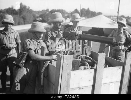 1930s: British soldiers fighting the Arab uprising Stock Photo - Alamy