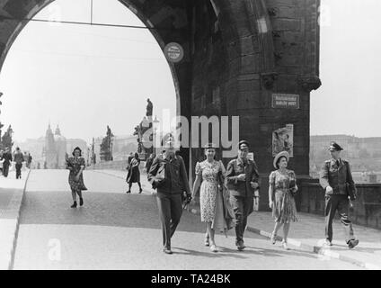 Soldiers of the Wehrmacht march across the Charles Bridge in Prague. Since March 1939, the areas of Bohemia and Moravia had been under German occupation. Stock Photo