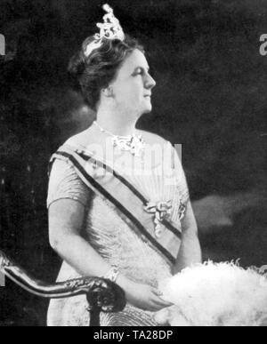 Wilhelmina (1880-1962), Queen of the Netherlands from 1890 to 1948. Undated photograph, probably in the early 1930s.