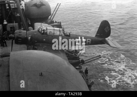 A seaplane Arado Ar 196 of the 1st Squadron of the Embarked Air Group 196 is prepared for takeoff on board of the German battleship Tirpitz in the Norwegian operational space of the Bordkommando. The engine with the registration T3 + BL is pushed back on the catapult system. Photo: Lagemann. Stock Photo