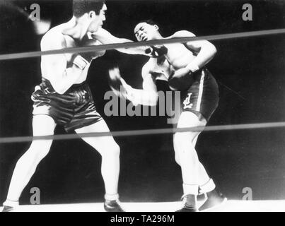 German boxer Max Schmeling (on the right) against the American Joe Louis at the championship match in the Yankee Stadium in New York on June 19. 1936. Stock Photo