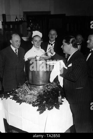 Nazi propaganda measure for the Winter Relief: On the 'Eintopfsonntag' (stew-Sunday), even in high-end restaurants like the Horcher only stew could be served. Stock Photo
