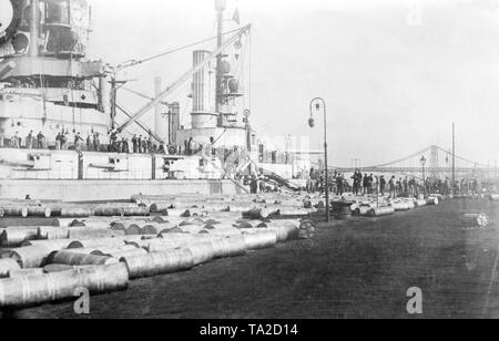 Shortly before the internment of the German high fleet, the former imperial battleships are handed over in the port of Wilhelmshaven (Undated photo). Stock Photo