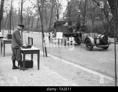 In a series of experiments of the Berlin University of Technology the volume of a truck is measured when braking at the Gartenufer in Charlottenburg. Stock Photo