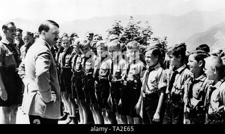 Reichskanzler (Reich Chancellor) Adolf Hitler (left) welcomes a group of members of the Deutsches Jungvolk and their leader in his vacation home in Obersalzberg / Berchtesgaden. Stock Photo