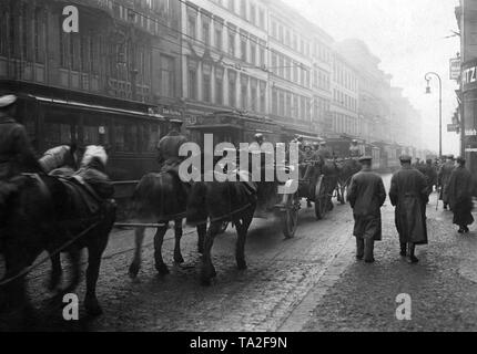 A government-loyal artillery unit moves through the Invalidenstrasse in Berlin to support the government against the insurgent workers. The troops are probably members of Freikorps Reinhard. Stock Photo