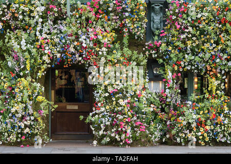 The Ivy Chelsea Garden restaurant wildflower inspired floral display in Kings road for Chelsea in Bloom 2019. Chelsea, London, England Stock Photo
