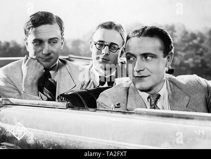 Willy Fritsch as Willy (left), Heinz Ruehmann as Hans (center) and Oscar Karlweis as Kurt (right) in 'Three Good Friends', director: Wilhelm Thiele, Germany 1930. The film is a sound film operetta by Erich Pommer, production of the UFA. The film is about three friends who all fall in love with the same woman. Stock Photo