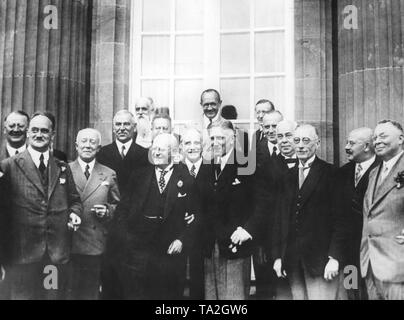 At a meeting with the prime ministers of all German states Chancellor Franz von Papen speaks about the so-called Prussian coup and the subsequent state of emergency. First row (from left to right): Werner Kuechenthal (Braunschweig, far left), Bernhard Adelung (Hessen), Walther Schieck (Saxony), Josef Schmitt (Baden), Mr. Rieper, Heinrich Held (Bavaria), Chancellor Franz von Papen, Wilhelm Bazille (Wuerttemberg Minister of Culture), Minister of the Interior Wilhelm Freiherr von Gayl, Gustav Adolf Dehlinger, and Fritz Schaeffer (Minister of State in the Bavarian Ministry of Finance). Stock Photo