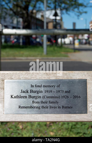plaque on a memorial bench in barnes, london, england Stock Photo