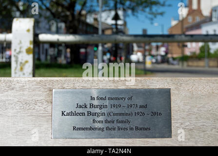 plaque on a memorial bench in barnes, london, england Stock Photo