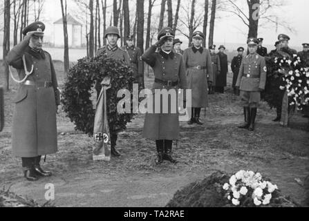 The Commander of the city of Prague, Kurt von Briesen, at the military cemetery Sterbohol. The soldiers lay down a wreath. The first Slovak Republic was founded on Hitler's command in March 1939, and Bohemia and Moravia were occupied by the Wehrmacht. Stock Photo