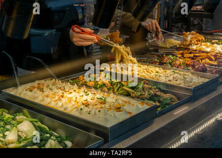 A hot food bar in a delicatessen in New York on Tuesday, May 14, 2019. (© Richard B. Levine) Stock Photo