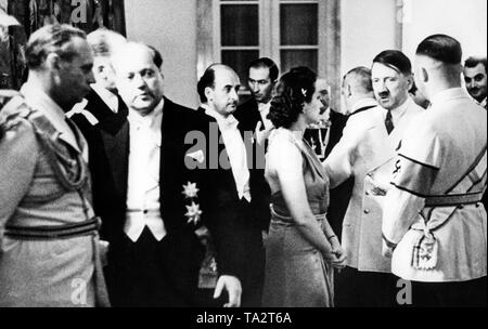 Adolf Hitler with actress Olga Tschechowa at an artist reception in the Reich Chancellery (right half of the picture ). Far right Heinrich Himmler,  far left Foreign Minister Erich von Ribbentrop (Undated Photo). Stock Photo