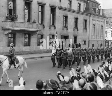 The Viennese Tiroler Jaegerregiment visits Berlin after the Anschluss of Austria to the German Reich. They are marching past Adolf Hitler in the New Reich Chancellery. On the balcony at right, Heinrich Hoffmann. Stock Photo