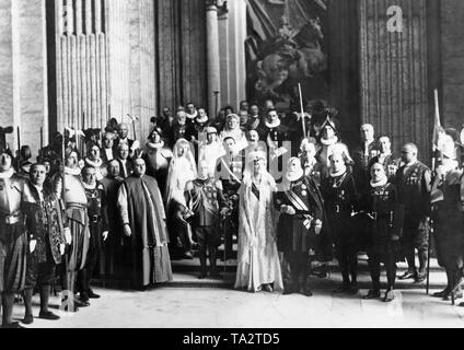 The first visit of an Italian royal couple in the Vatican after the conclusion of the Lateran Treaty. In the image center the Italian queen, to her left the Italian king Victor Emanuel III. The Pope's senior treasurer offered the queen his arm. Stock Photo