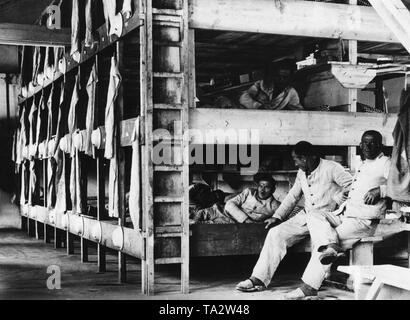 Camp internees at Dachau concentration camp, Bavaria, 1933 (b/w photo). KZ Dachau in Bavaria established the 12 April 1933 as first KZ of the Nationalsocialists mainly for detaining political opponents, Stock Photo