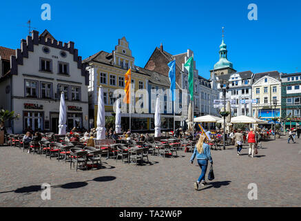 Recklinghausen, Ruhr area, North Rhine-Westphalia, Germany - street cafes at the old town market, market place in the old town. Recklinghausen, Ruhrge Stock Photo