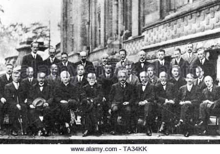 1927 SOLVAY CONGRESS in Brussels bringing together atomic Stock Photo ...