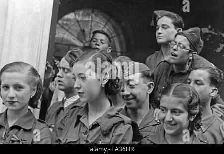 A group of Falangists of the Fascist Party (Falange Espanola ...