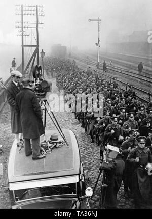 Shooting of the 'Wochenschau' in the Garrison Doeberitz. The sound film made it possible to viewers to also hear the march of the column of soldiers. Stock Photo